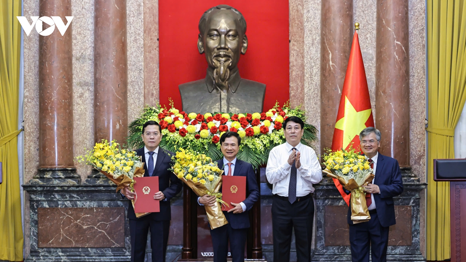 Chủ tịch nước trao quyết định bổ nhiệm 3 Phó Chủ nhiệm Văn phòng Chủ tịch nước